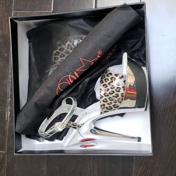 Silver Cheetah print heels - Picture 4 of 4